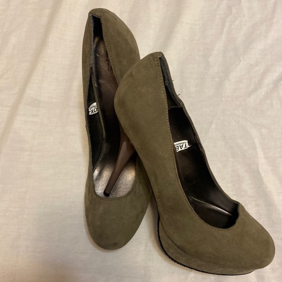 Mossimo Shoes - Woman’s high heel shoes. 5inch size 10